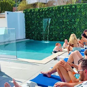 sun-lovers-hostel.hotelaalgarve.com/